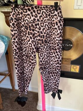 Leopard Print Capris with Hem Bows - Pink/Black
